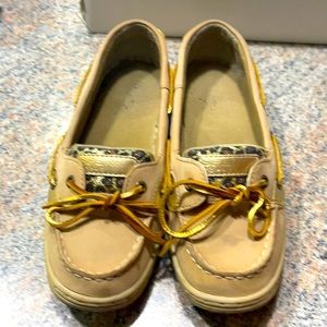 Sperry bluefish boat shoe. Girls 5.5. Fits like women 7. Good condition.